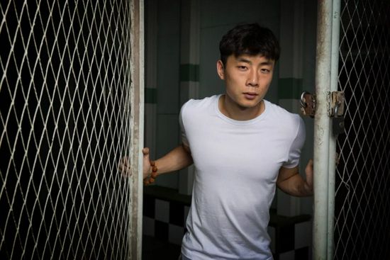 他揉捏她两乳不停呻吟a视频