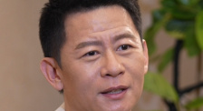 女人扒开腿让男人捅